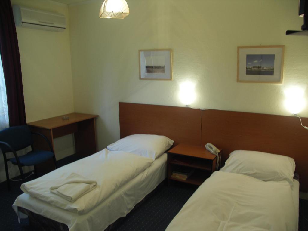 Carmen Pension Budapest Room photo